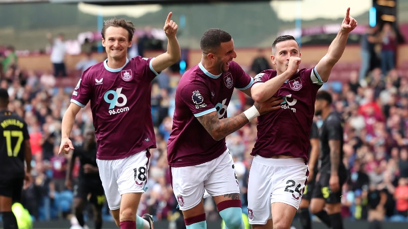 Burnley nhập cuộc với những áp lực tâm lý đang đè nặng