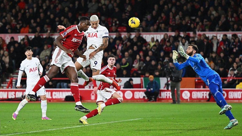 Tottenham Hotspur đang thể hiện sức mạnh trước giờ bóng lăn