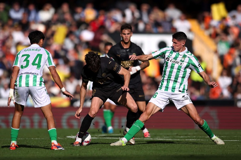 Real Betis vs Real Oviedo là cuộc chiến không khoan nhượng
