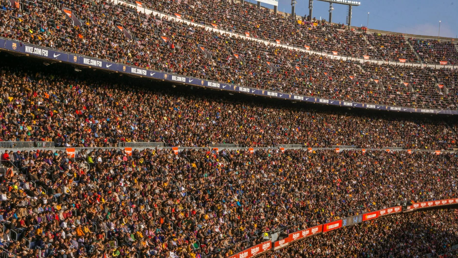 Sân vận động World Cup đông khán giả