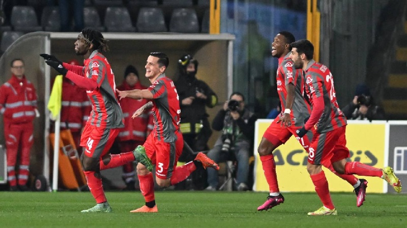 Cremonese vs Como đối đầu hấp dẫn