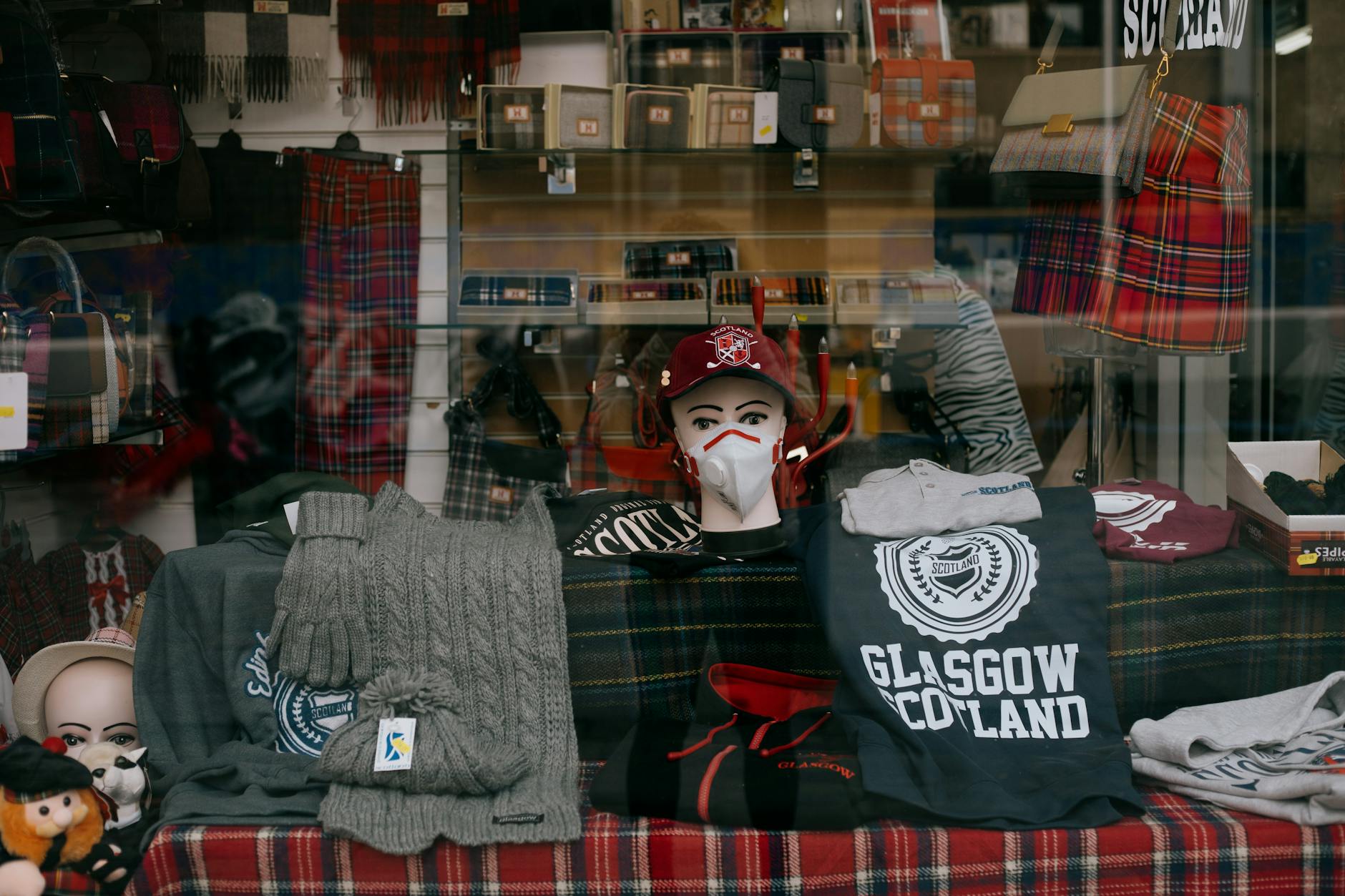 CĐV Scotland mặc váy kilt — Tartan Army
