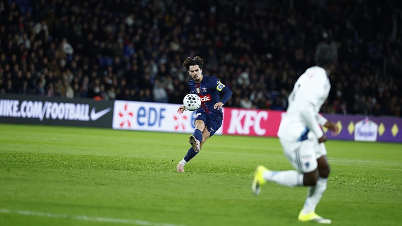 Paris FC vs Paris Saint Germain có trận đối đầu giành 3 điểm