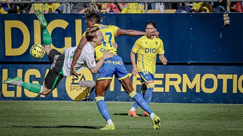 Racing Santander vs Cadiz mang đến trận đối đầu nghẹt thở