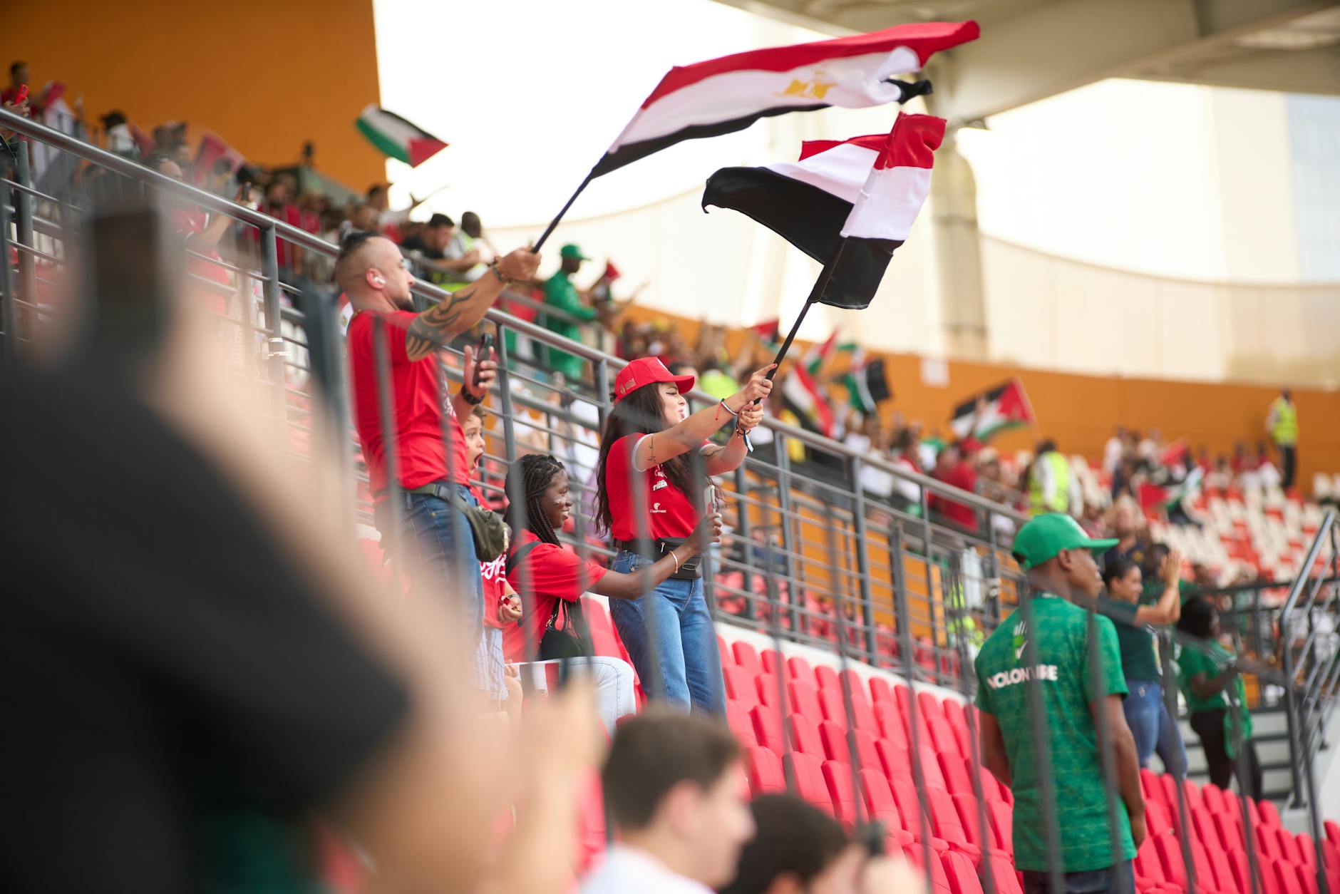 Khán đài đông kín cổ động viên trong trận đấu World Cup