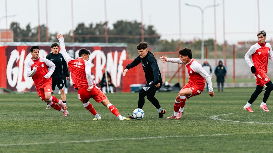 Soi kèo tài xỉu, phạt góc trận Deportivo Moron vs Almagro, 01:00 ngày 16/08