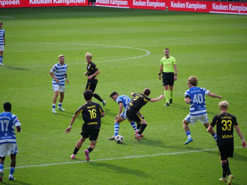 De Graafschap vs Waalwijk Hạng 2 Hà Lan