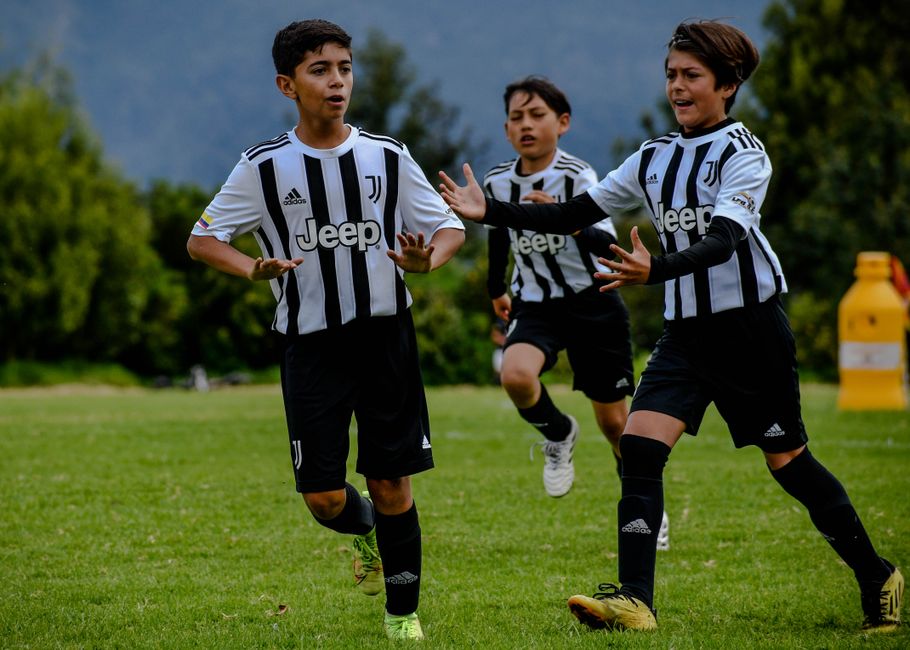 Juventus vs Rennes Cúp C2 Châu Âu