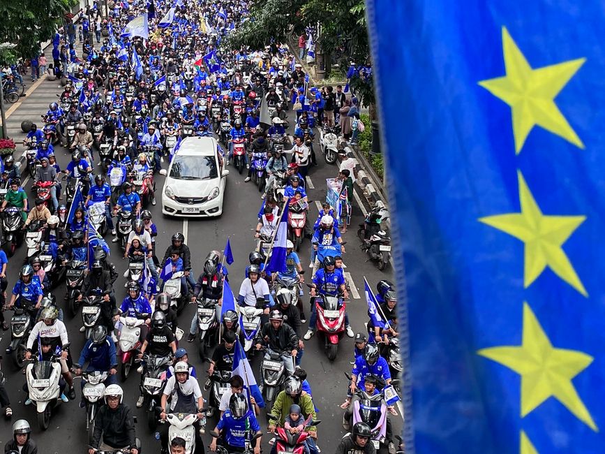 Persib Bandung vs Isenmulang Kalteng VĐQG Indonesia